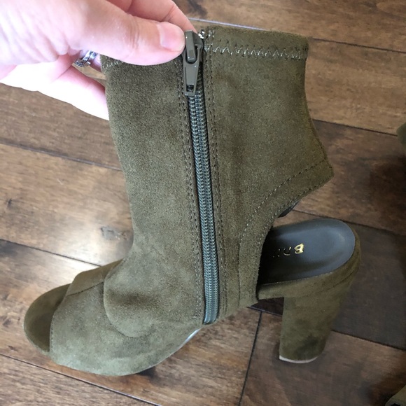 SOLD!! Faux suede green open toe booties - Picture 9 of 11